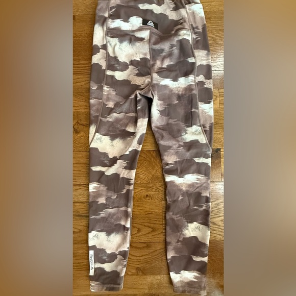 Reebok Women's Getaway High Rise Print 7/8
Leggings with Pockets. Small - Picture 5 of 10